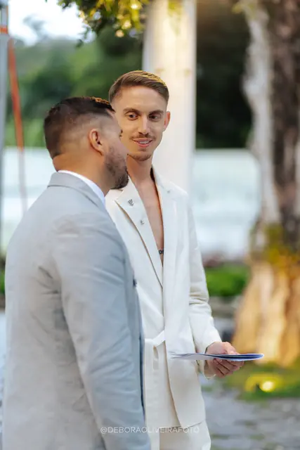 Cerimônia ao ar livre do casamento na Villa Cecília Rio
