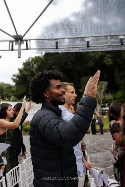 Cerimônia ao ar livre do casamento na Villa Cecília Rio