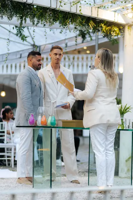 Cerimônia ao ar livre do casamento na Villa Cecília Rio