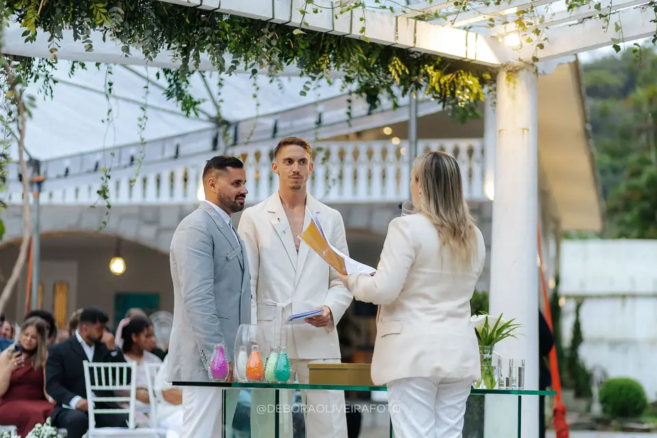 Cerimônia ao ar livre do casamento na Villa Cecília Rio
