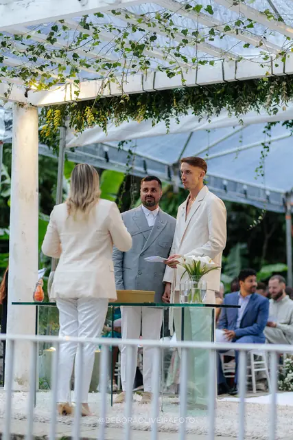 Cerimônia ao ar livre do casamento na Villa Cecília Rio