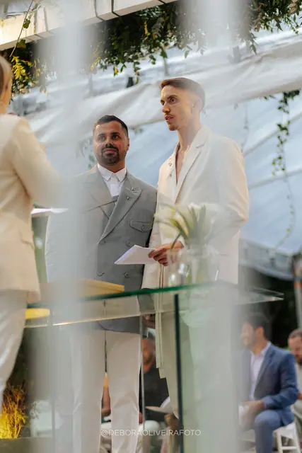 Cerimônia ao ar livre do casamento na Villa Cecília Rio
