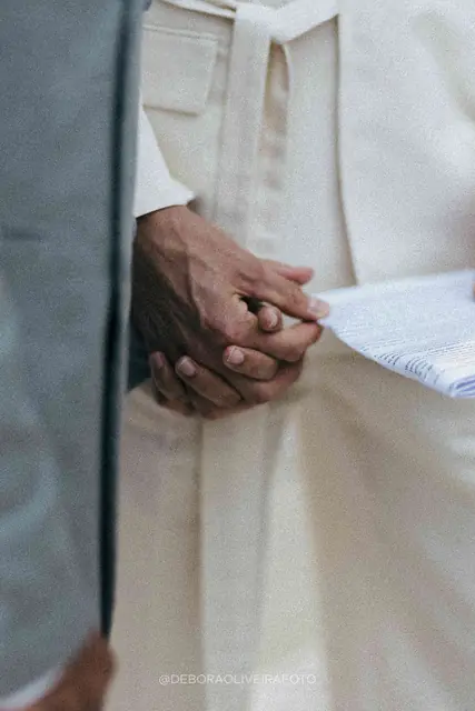 Cerimônia ao ar livre do casamento na Villa Cecília Rio