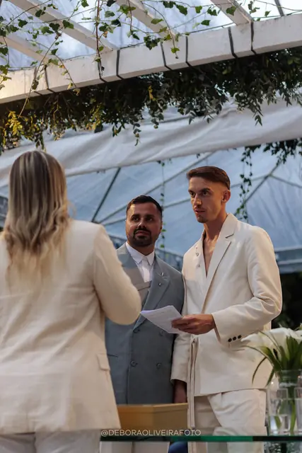 Cerimônia ao ar livre do casamento na Villa Cecília Rio