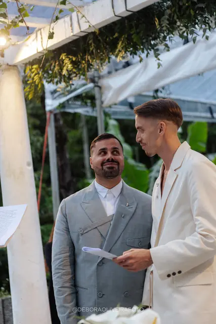 Cerimônia ao ar livre do casamento na Villa Cecília Rio