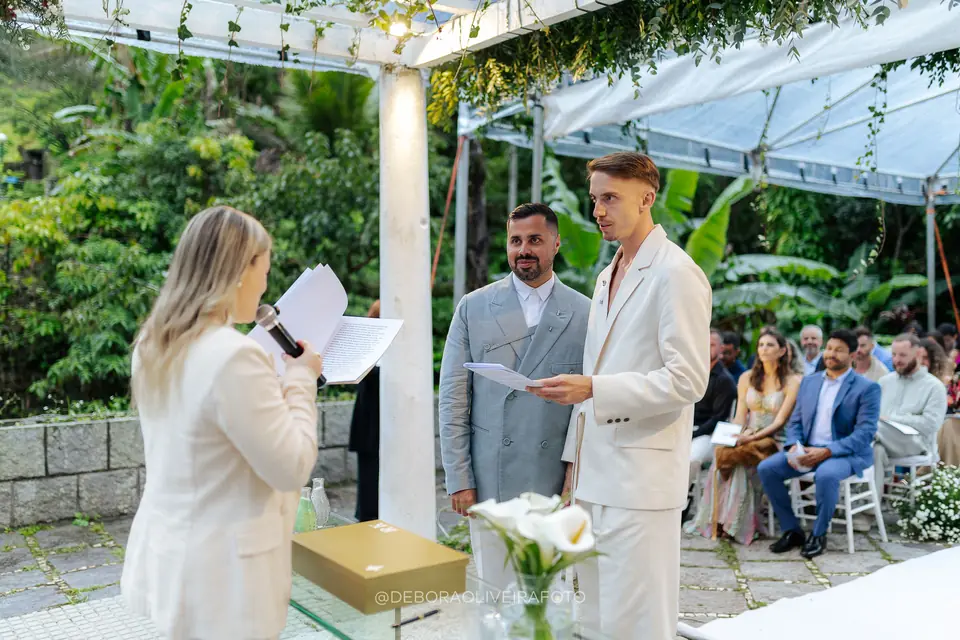 Cerimônia ao ar livre do casamento na Villa Cecília Rio