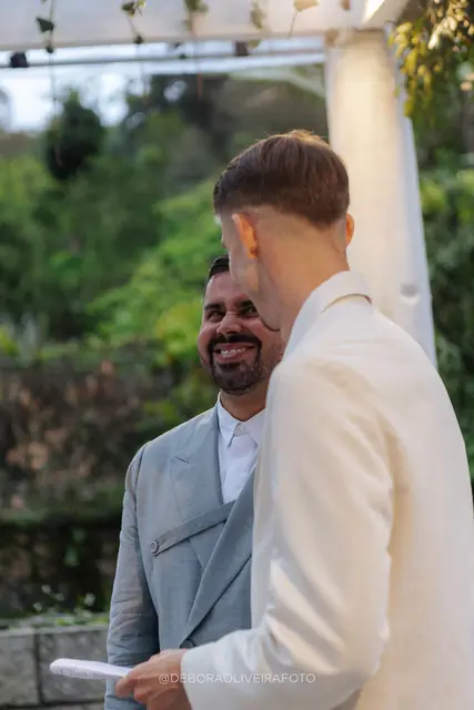 Cerimônia ao ar livre do casamento na Villa Cecília Rio