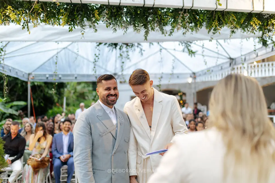 Cerimônia ao ar livre do casamento na Villa Cecília Rio