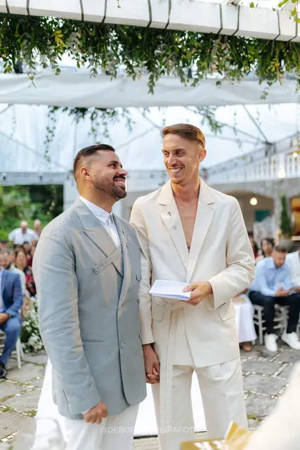Cerimônia ao ar livre do casamento na Villa Cecília Rio