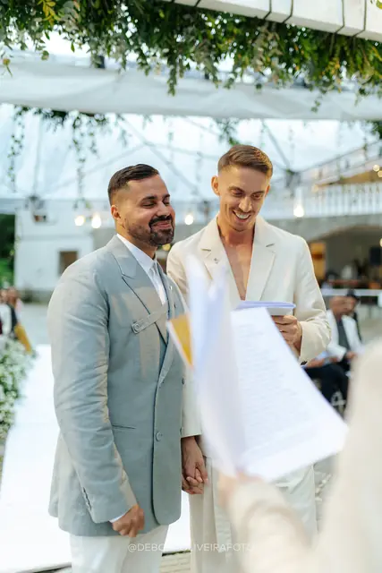 Cerimônia ao ar livre do casamento na Villa Cecília Rio