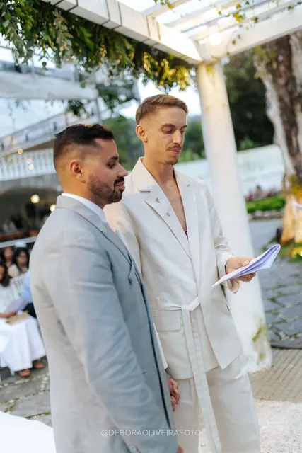 Cerimônia ao ar livre do casamento na Villa Cecília Rio