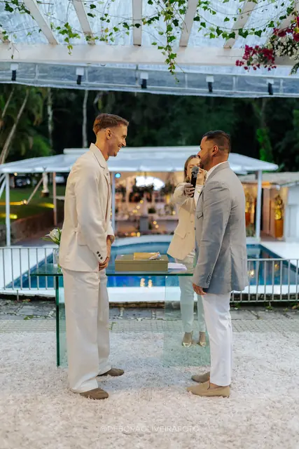Cerimônia ao ar livre do casamento na Villa Cecília Rio