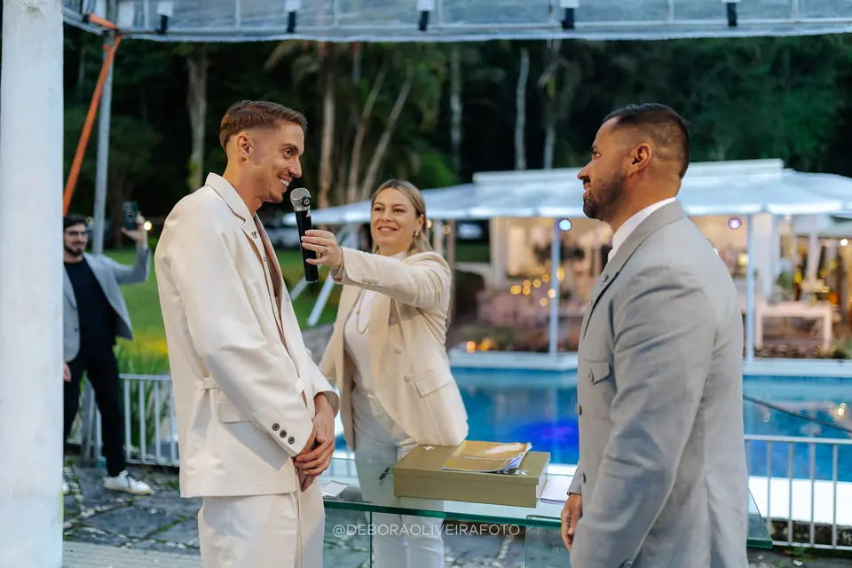 Cerimônia ao ar livre do casamento na Villa Cecília Rio