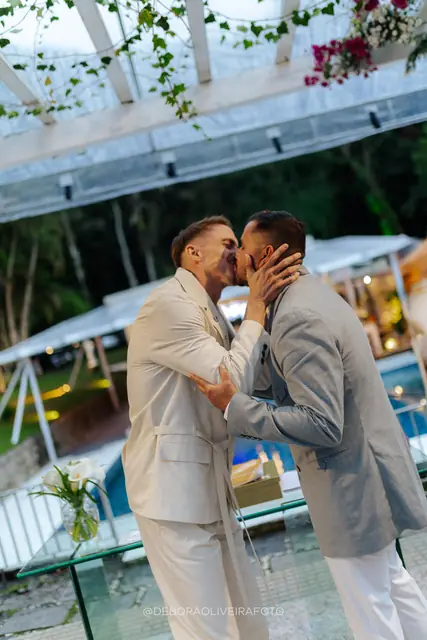Cerimônia ao ar livre do casamento na Villa Cecília Rio