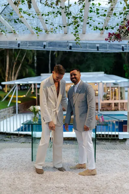 Cerimônia ao ar livre do casamento na Villa Cecília Rio