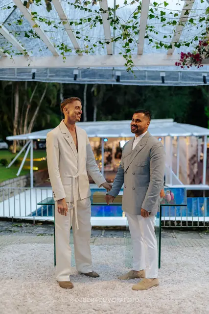 Cerimônia ao ar livre do casamento na Villa Cecília Rio