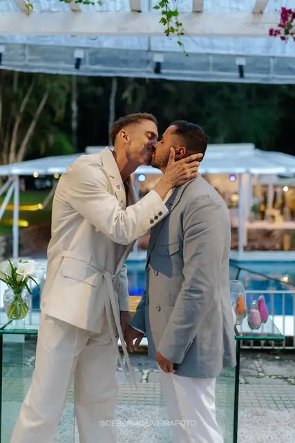 Cerimônia ao ar livre do casamento na Villa Cecília Rio