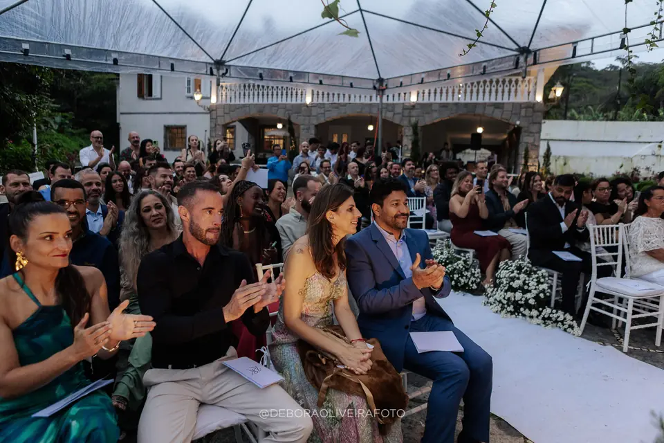 Cerimônia ao ar livre do casamento na Villa Cecília Rio