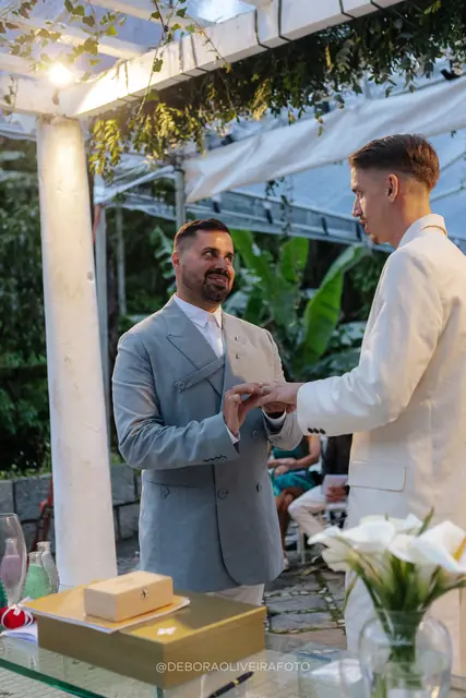 Cerimônia ao ar livre do casamento na Villa Cecília Rio