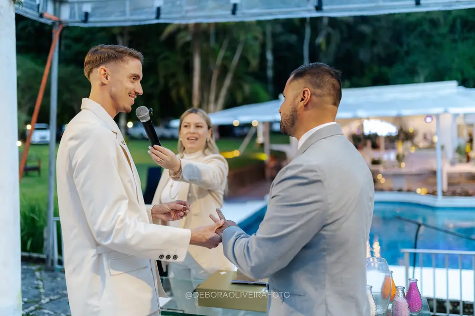 Cerimônia ao ar livre do casamento na Villa Cecília Rio