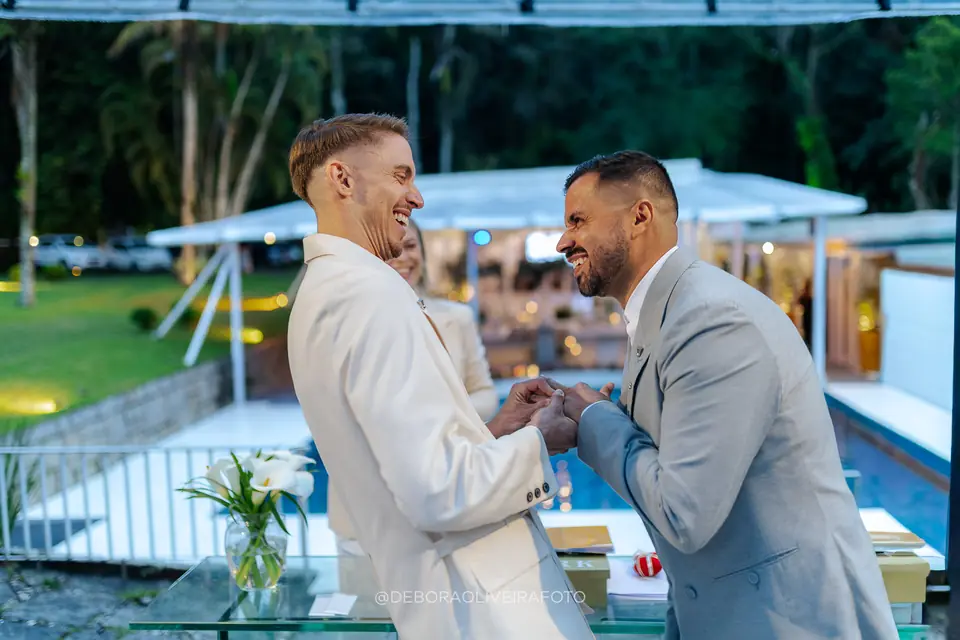 Cerimônia ao ar livre do casamento na Villa Cecília Rio