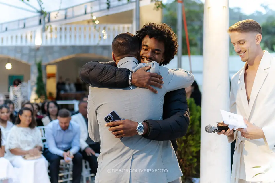 Cerimônia ao ar livre do casamento na Villa Cecília Rio