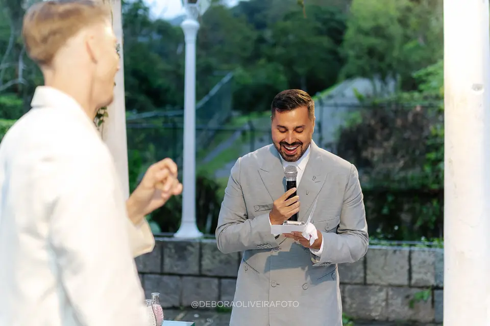 Cerimônia ao ar livre do casamento na Villa Cecília Rio