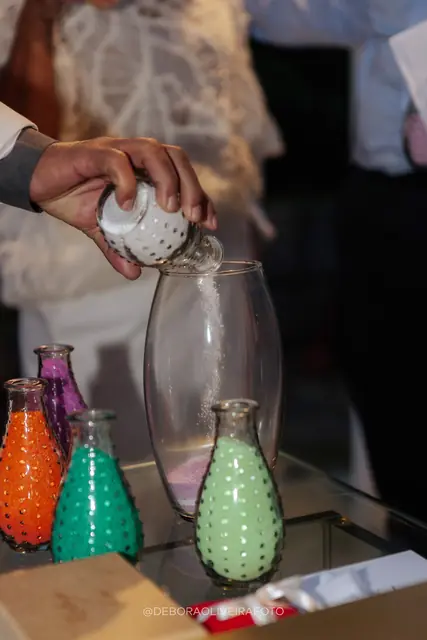 Ritual da areia no casamento de Kimi e Rodrigo