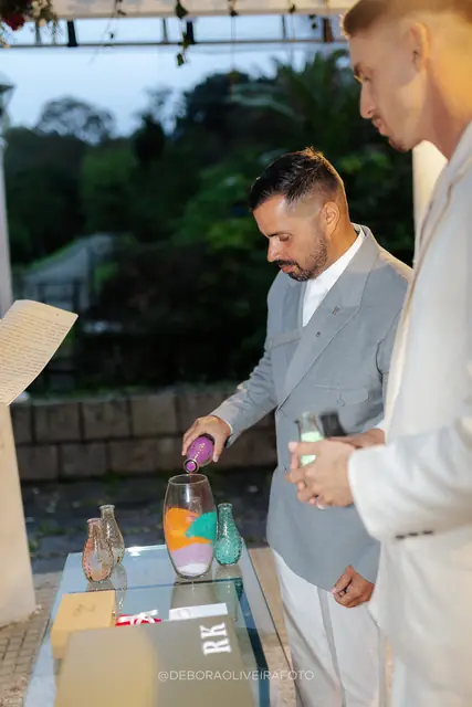 Ritual da areia no casamento de Kimi e Rodrigo