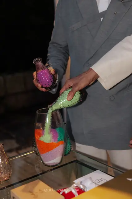 Ritual da areia no casamento de Kimi e Rodrigo