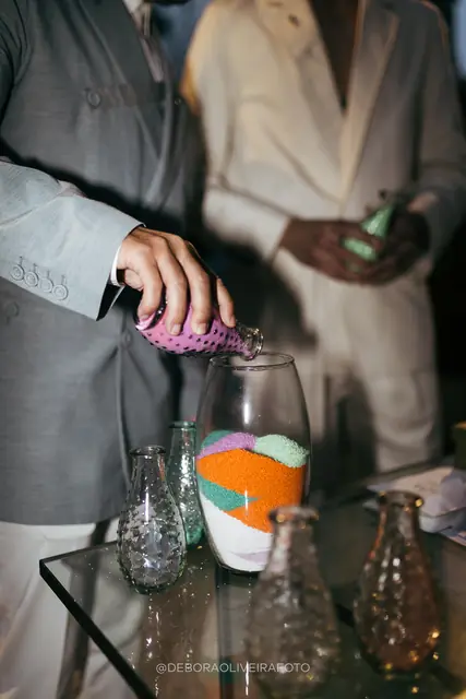 Ritual da areia no casamento de Kimi e Rodrigo
