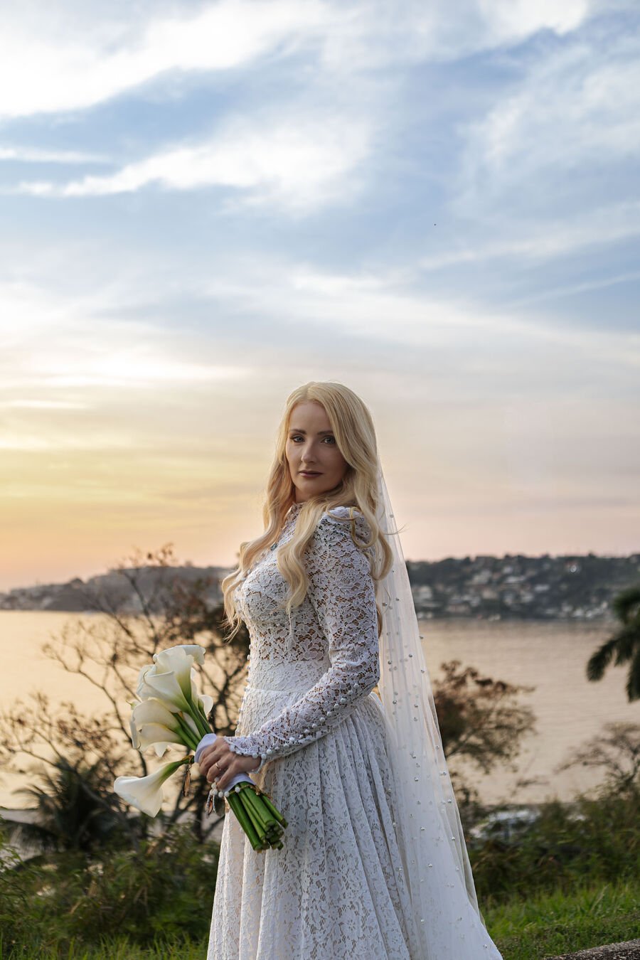 Noiva com buquê, casamento no Rio